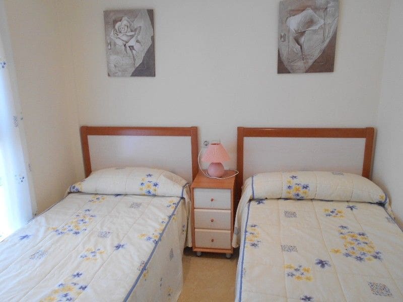 2 makuuhuone Kattohuoneisto vuokrattavana paikassa Oliva mukana uima-altaan 
autotalli - 800 € (Ref: 8626978)