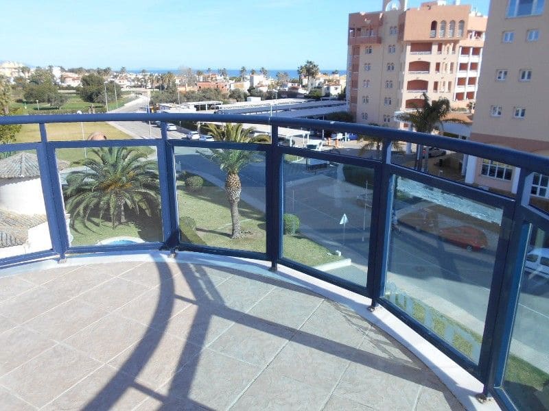 2 makuuhuone Kattohuoneisto vuokrattavana paikassa Oliva mukana uima-altaan 
autotalli - 800 € (Ref: 8626978)