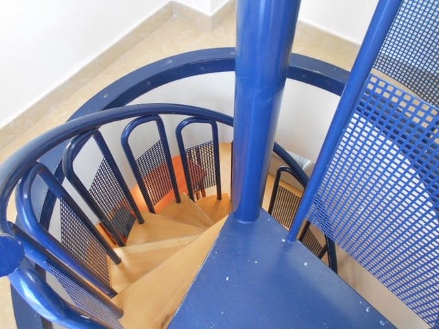 2 makuuhuone Kattohuoneisto vuokrattavana paikassa Oliva mukana uima-altaan 
autotalli - 800 € (Ref: 8626978)