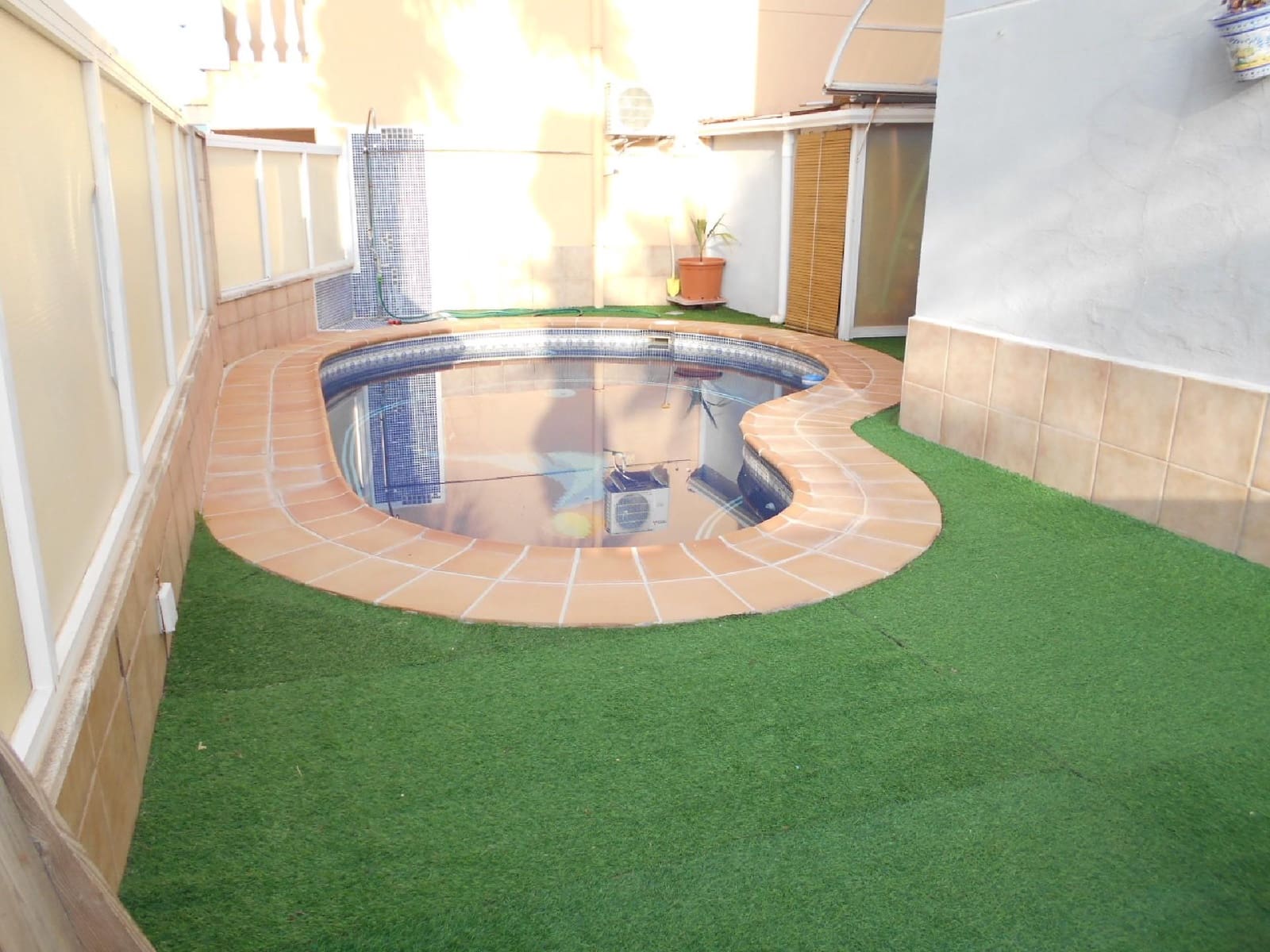 6 soveværelse Rækkehus til salg i Oliva med swimmingpool - € 410.000 (Ref: 8663223)