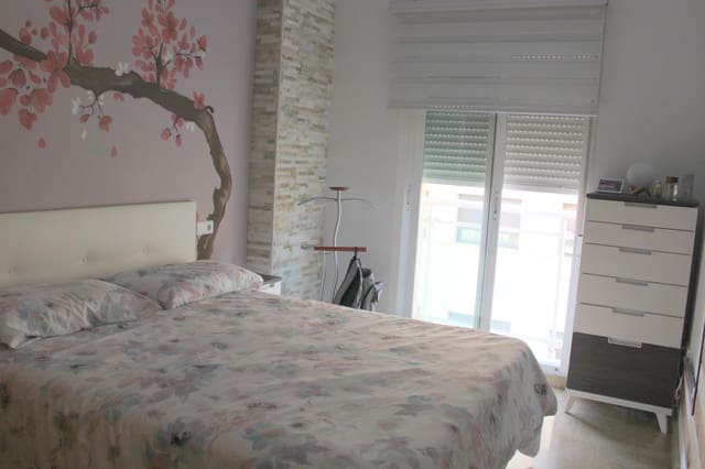 Piso de 3 habitaciones en Oliva en alquiler con garaje - 1.400 € (Ref: 8792633)