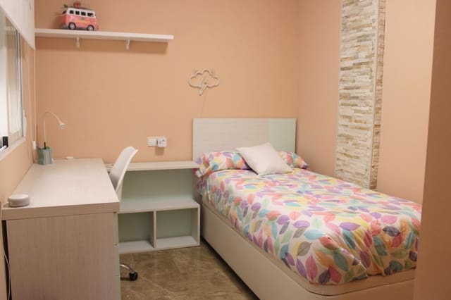 Piso de 3 habitaciones en Oliva en alquiler con garaje - 1.400 € (Ref: 8792633)