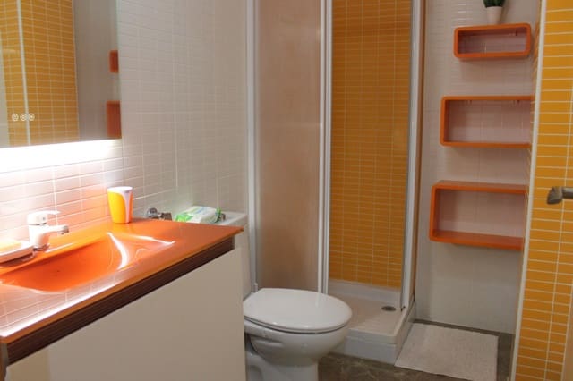 Piso de 3 habitaciones en Oliva en alquiler con garaje - 1.400 € (Ref: 8792633)