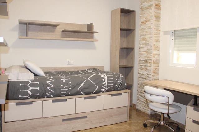 Piso de 3 habitaciones en Oliva en alquiler con garaje - 1.400 € (Ref: 8792633)