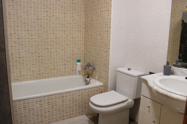 Piso de 3 habitaciones en Oliva en alquiler con garaje - 1.400 € (Ref: 8792633)