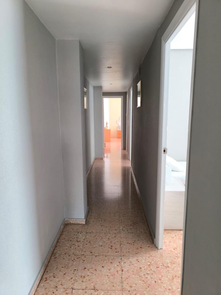 3 soveværelse Lejlighed til leje i Oliva - € 750 (Ref: 8847689)