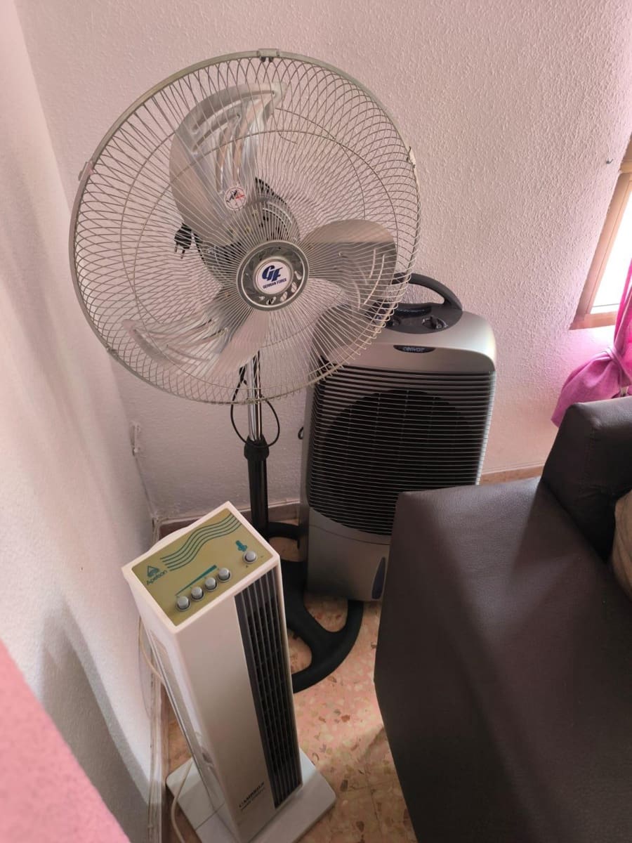 3 soveværelse Lejlighed til leje i Oliva - € 750 (Ref: 8847689)