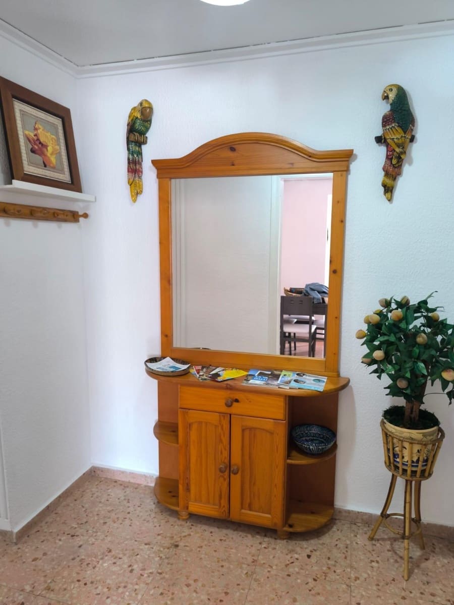 3 soveværelse Lejlighed til leje i Oliva - € 750 (Ref: 8847689)