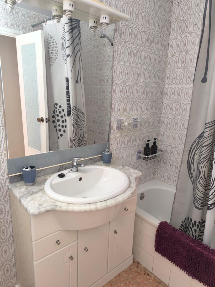 3 soveværelse Lejlighed til leje i Oliva - € 750 (Ref: 8847689)