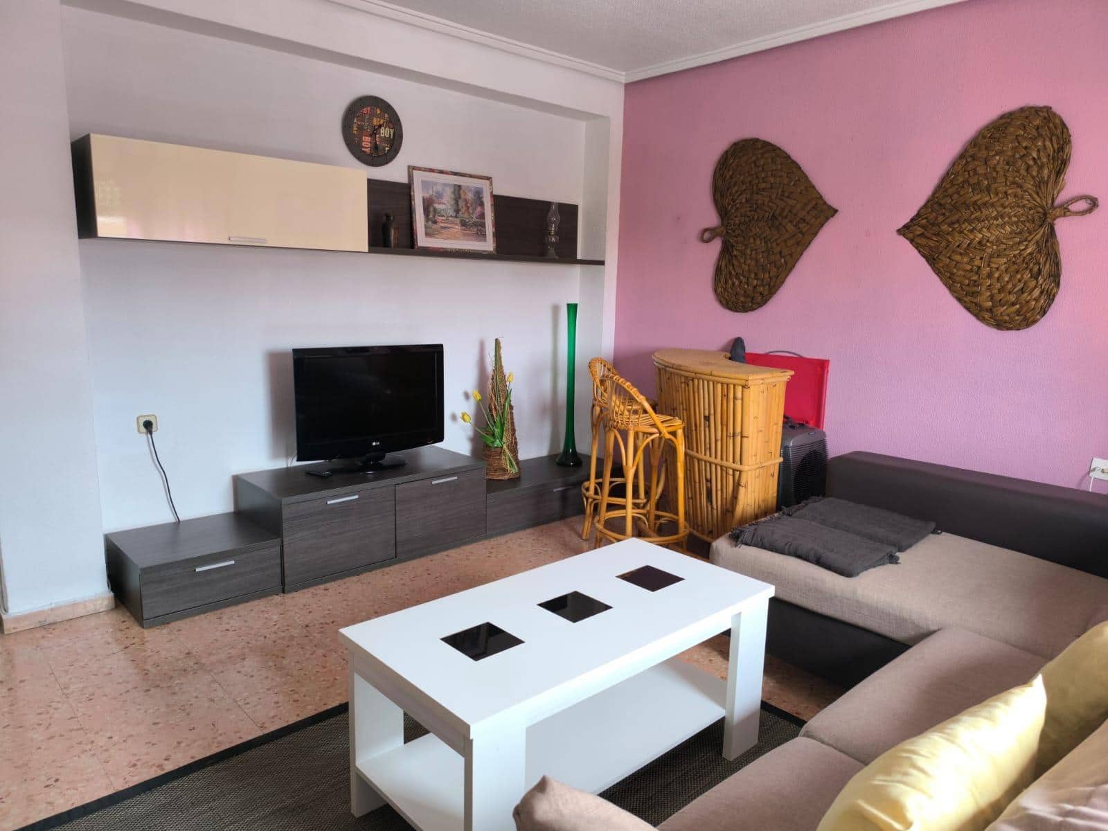 3 soveværelse Lejlighed til leje i Oliva - € 750 (Ref: 8847689)