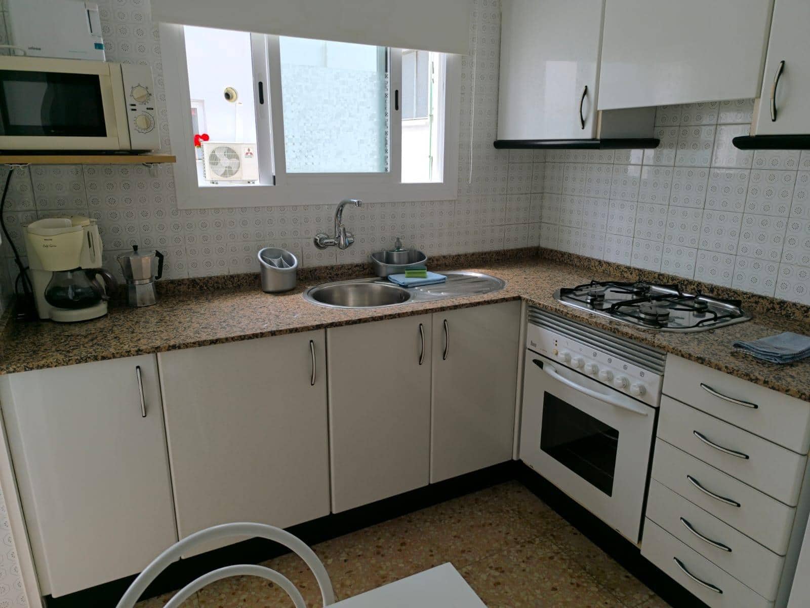 3 soveværelse Lejlighed til leje i Oliva - € 750 (Ref: 8847689)