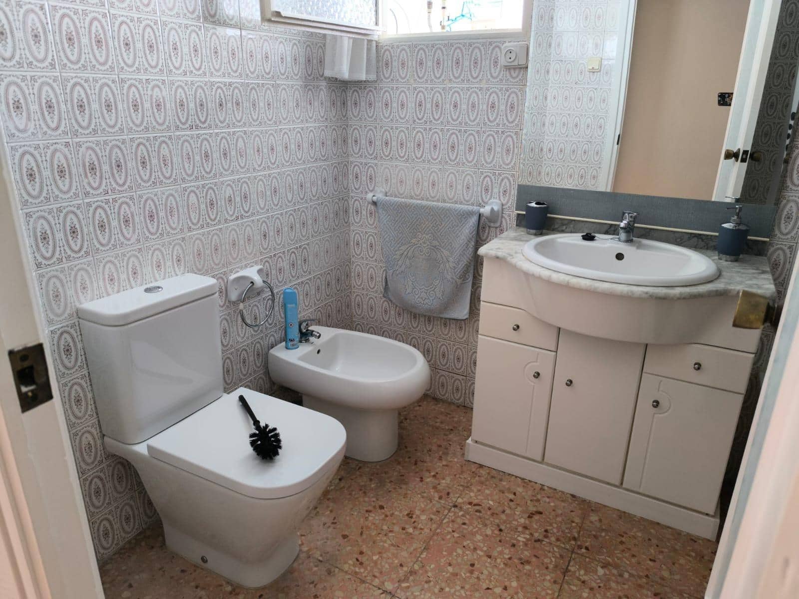 3 soveværelse Lejlighed til leje i Oliva - € 750 (Ref: 8847689)