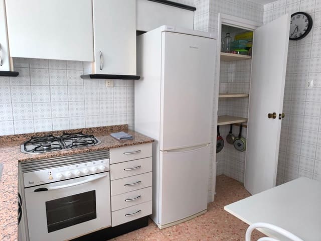 3 soveværelse Lejlighed til leje i Oliva - € 750 (Ref: 8847689)