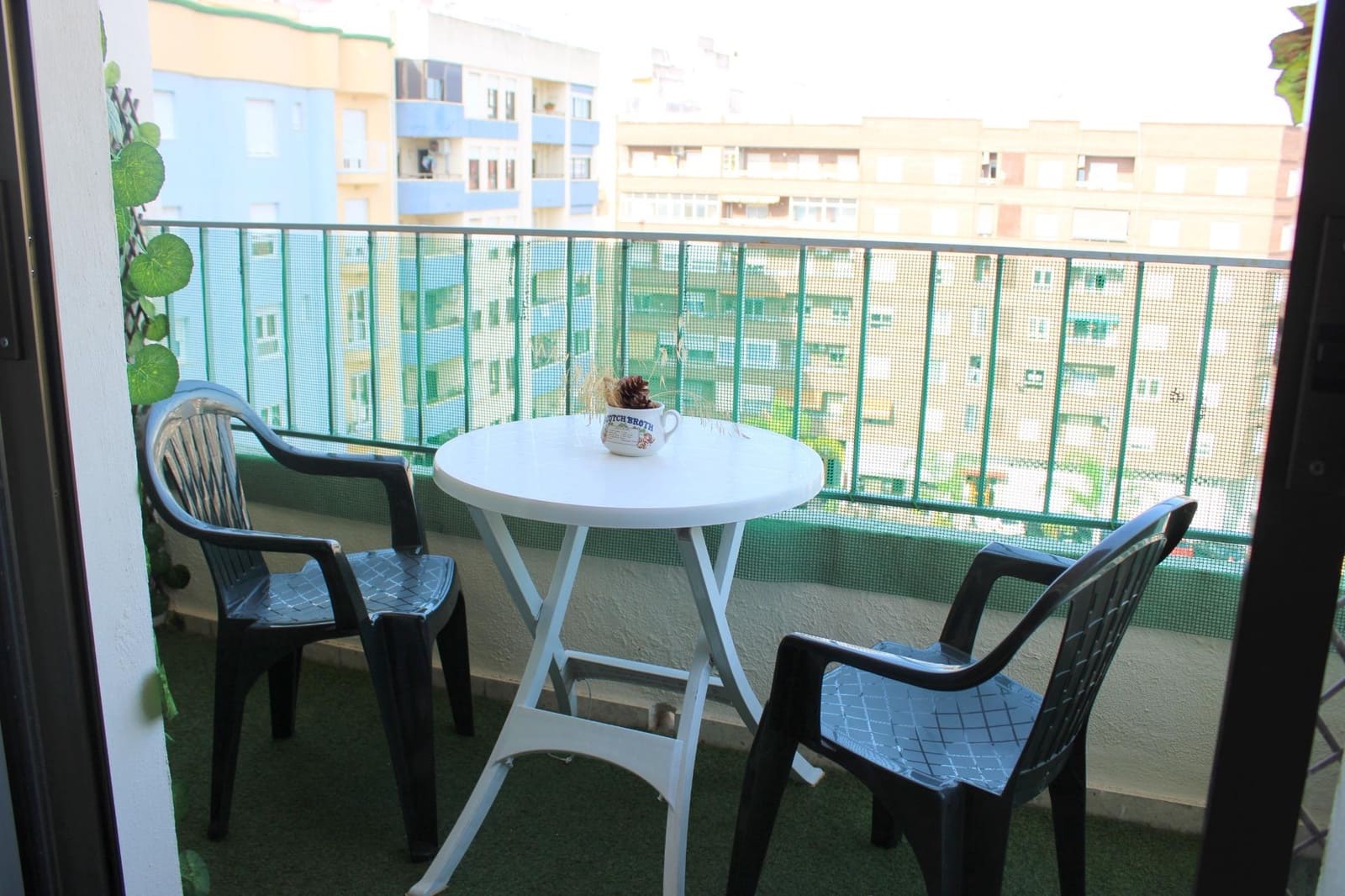 3 soveværelse Lejlighed til leje i Oliva - € 750 (Ref: 8847689)