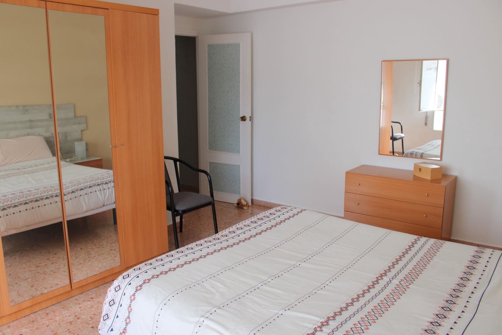 3 soveværelse Lejlighed til leje i Oliva - € 750 (Ref: 8847689)