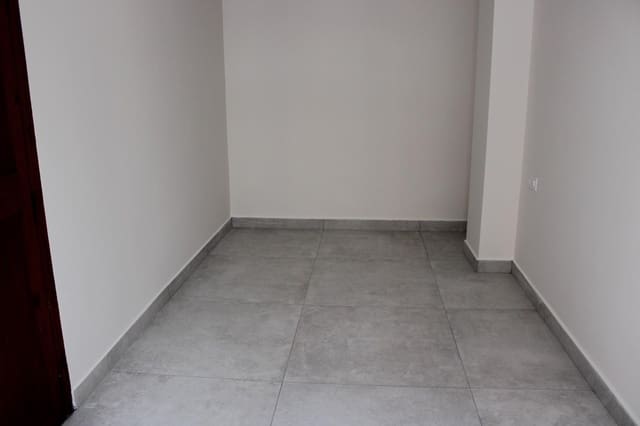 Casa de 2 habitaciones en Oliva en alquiler - 900 € (Ref: 8961740)