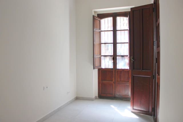 Casa de 2 habitaciones en Oliva en alquiler - 900 € (Ref: 8961740)