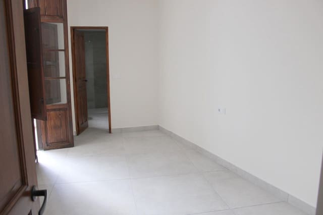 Casa de 2 habitaciones en Oliva en alquiler - 900 € (Ref: 8961740)