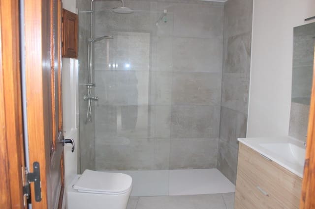 Casa de 2 habitaciones en Oliva en alquiler - 900 € (Ref: 8961740)