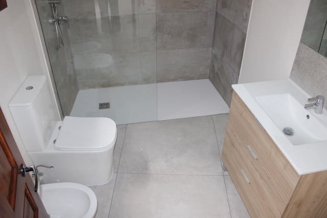 Casa de 2 habitaciones en Oliva en alquiler - 900 € (Ref: 8961740)