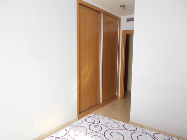 3 makuuhuone Asunto vuokrattavana paikassa Oliva - 850 € (Ref: 8976282)