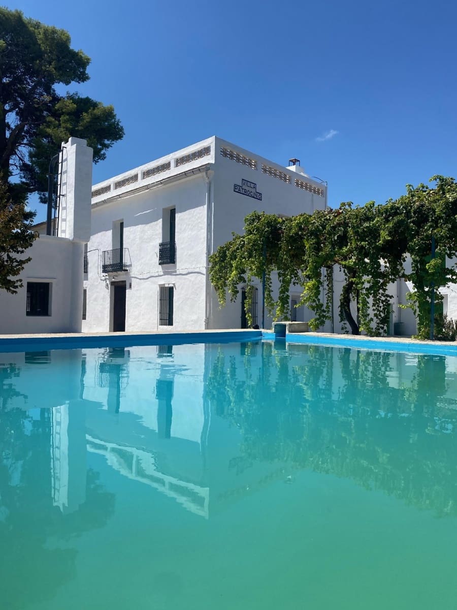 8 bedroom Villa for sale in Beniarjo with pool - € 1,500,000 (Ref: 9062550)