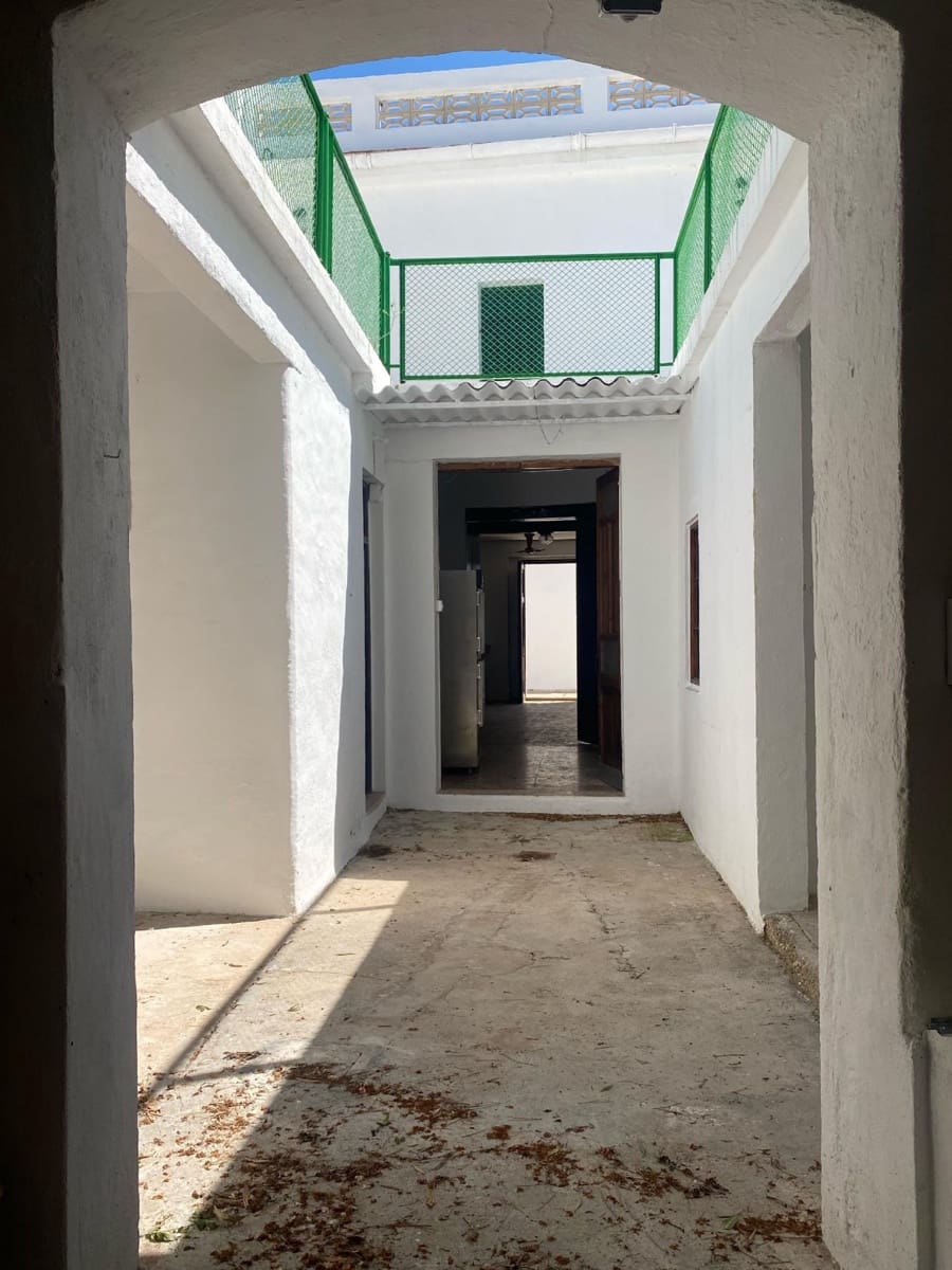 8 bedroom Villa for sale in Beniarjo with pool - € 1,500,000 (Ref: 9062550)