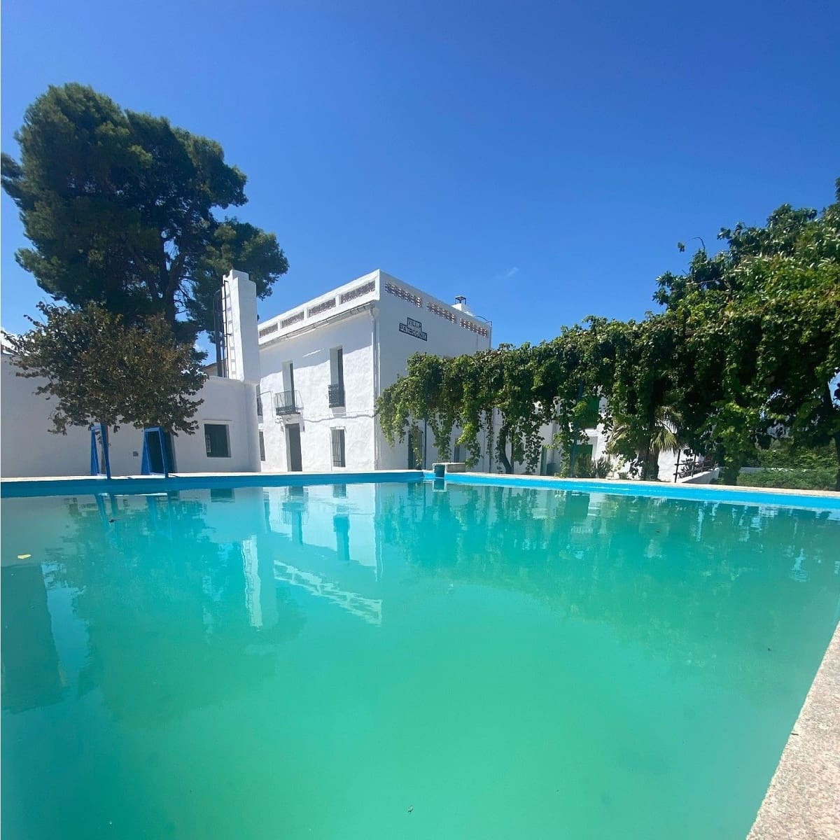 8 bedroom Villa for sale in Beniarjo with pool - € 1,500,000 (Ref: 9062550)