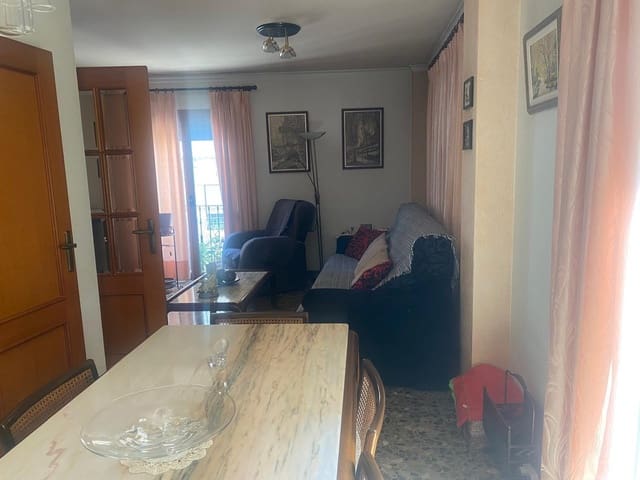 5 makuuhuone Omakotitalo myytävänä paikassa Oliva mukana 
autotalli - 262 000 € (Ref: 9116267)