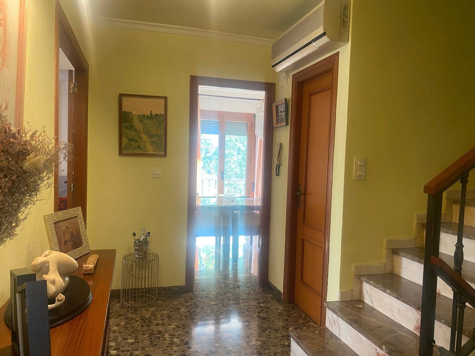 5 makuuhuone Omakotitalo myytävänä paikassa Oliva mukana 
autotalli - 262 000 € (Ref: 9116267)