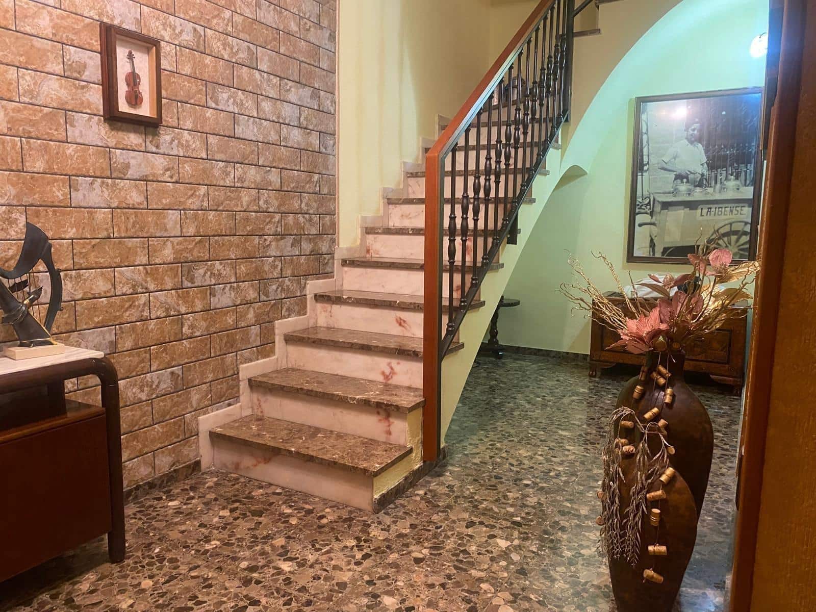 5 makuuhuone Omakotitalo myytävänä paikassa Oliva mukana 
autotalli - 262 000 € (Ref: 9116267)