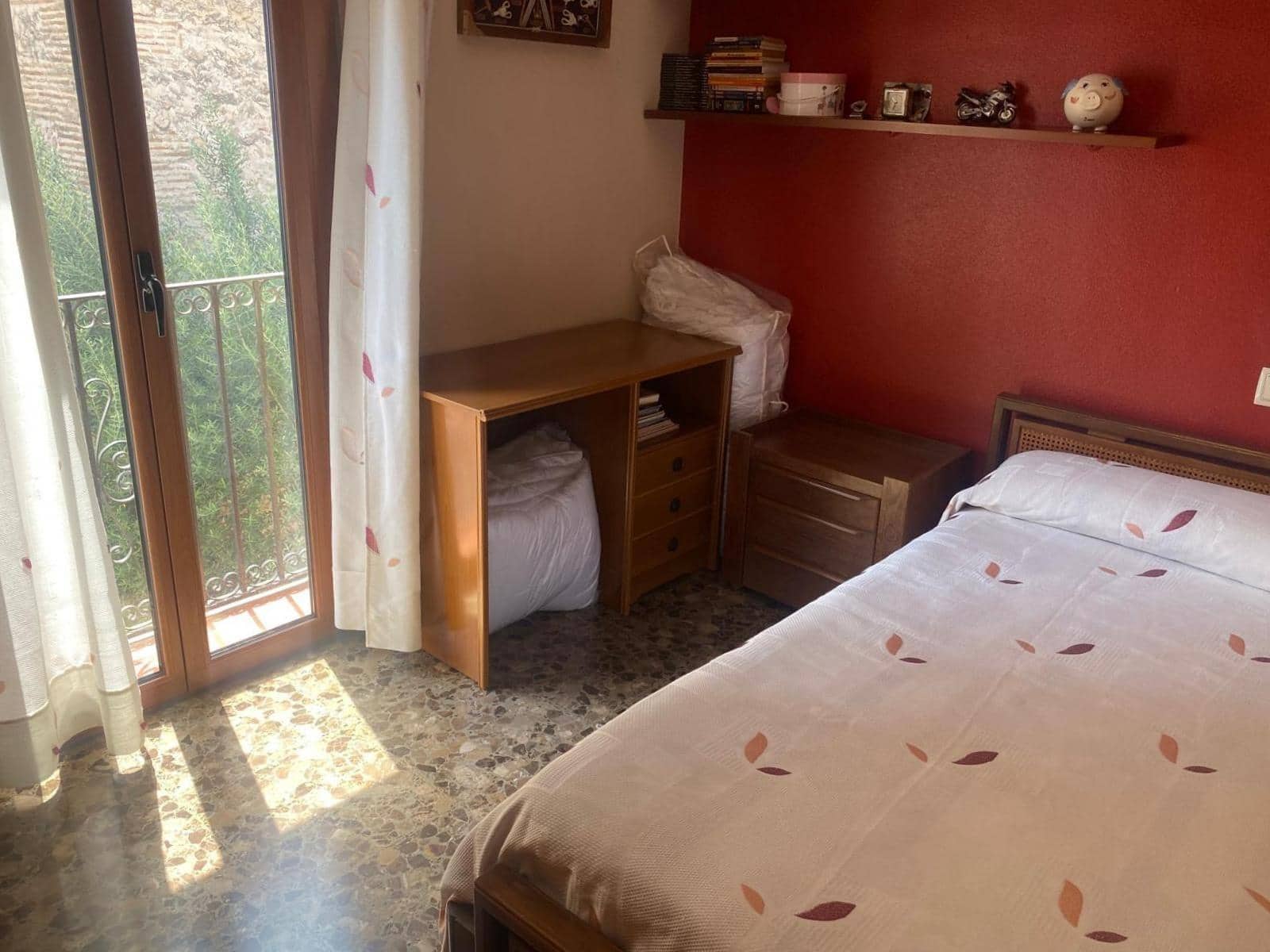 5 makuuhuone Omakotitalo myytävänä paikassa Oliva mukana 
autotalli - 262 000 € (Ref: 9116267)