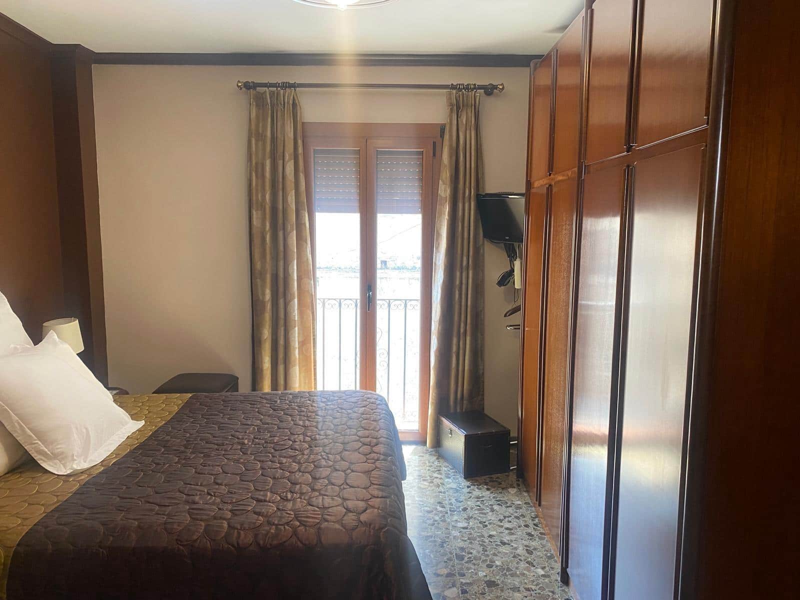 5 makuuhuone Omakotitalo myytävänä paikassa Oliva mukana 
autotalli - 262 000 € (Ref: 9116267)