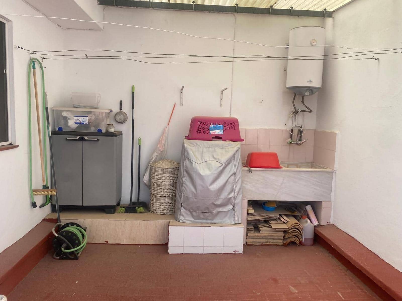 5 makuuhuone Omakotitalo myytävänä paikassa Oliva mukana 
autotalli - 262 000 € (Ref: 9116267)