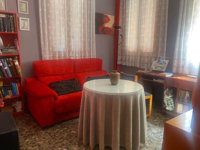 5 makuuhuone Omakotitalo myytävänä paikassa Oliva mukana 
autotalli - 262 000 € (Ref: 9116267)