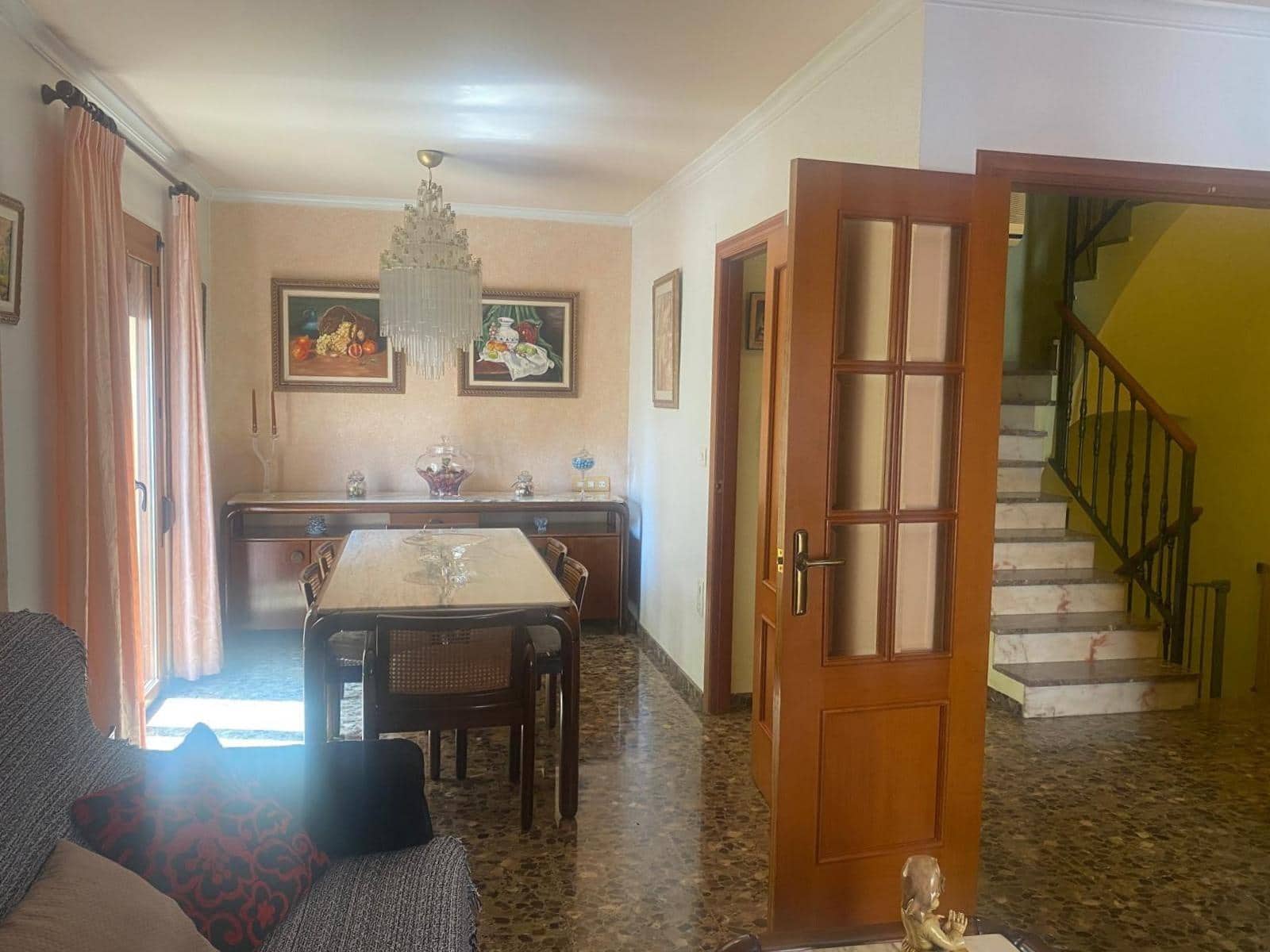 5 makuuhuone Omakotitalo myytävänä paikassa Oliva mukana 
autotalli - 262 000 € (Ref: 9116267)