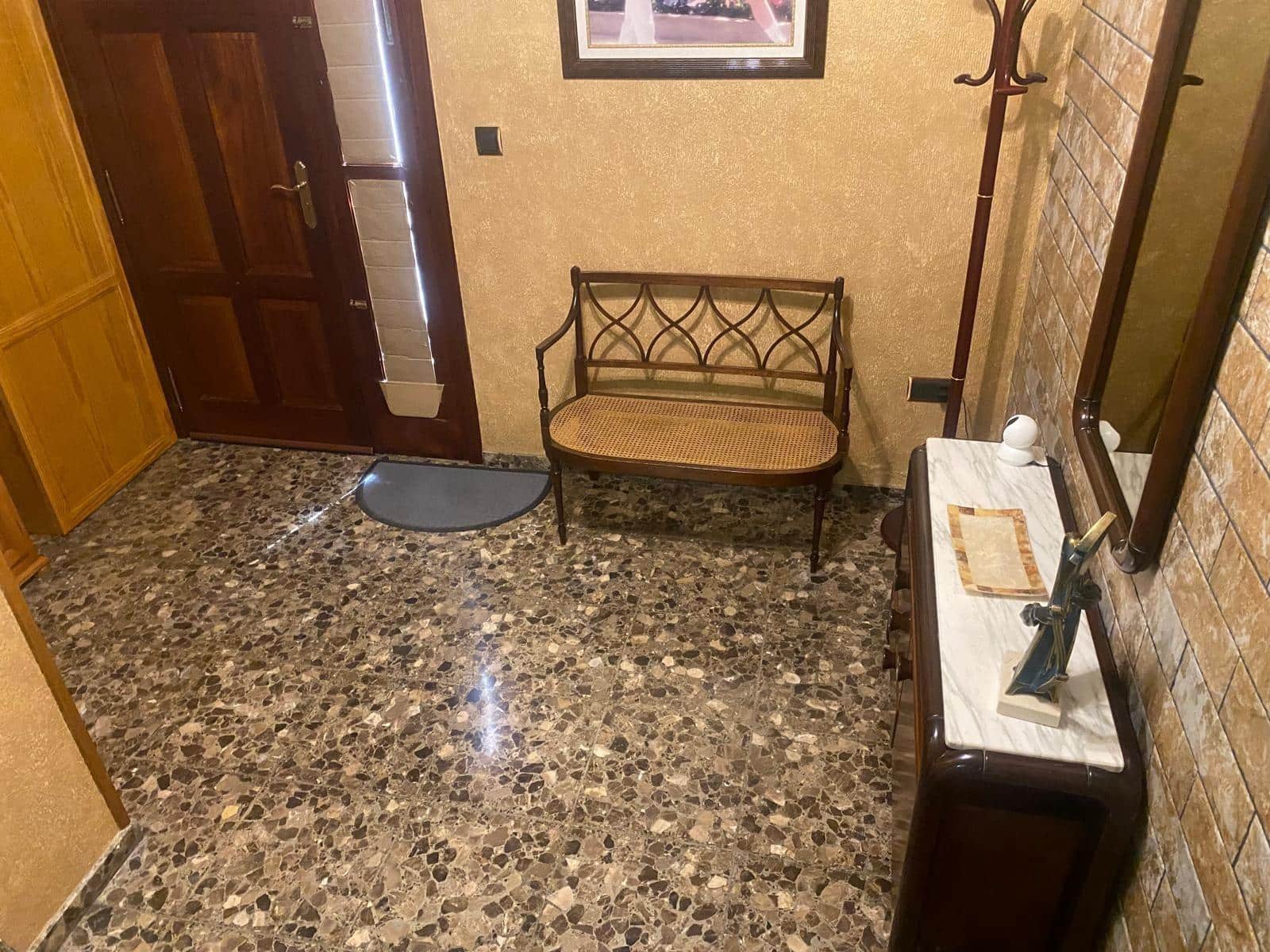 5 makuuhuone Omakotitalo myytävänä paikassa Oliva mukana 
autotalli - 262 000 € (Ref: 9116267)