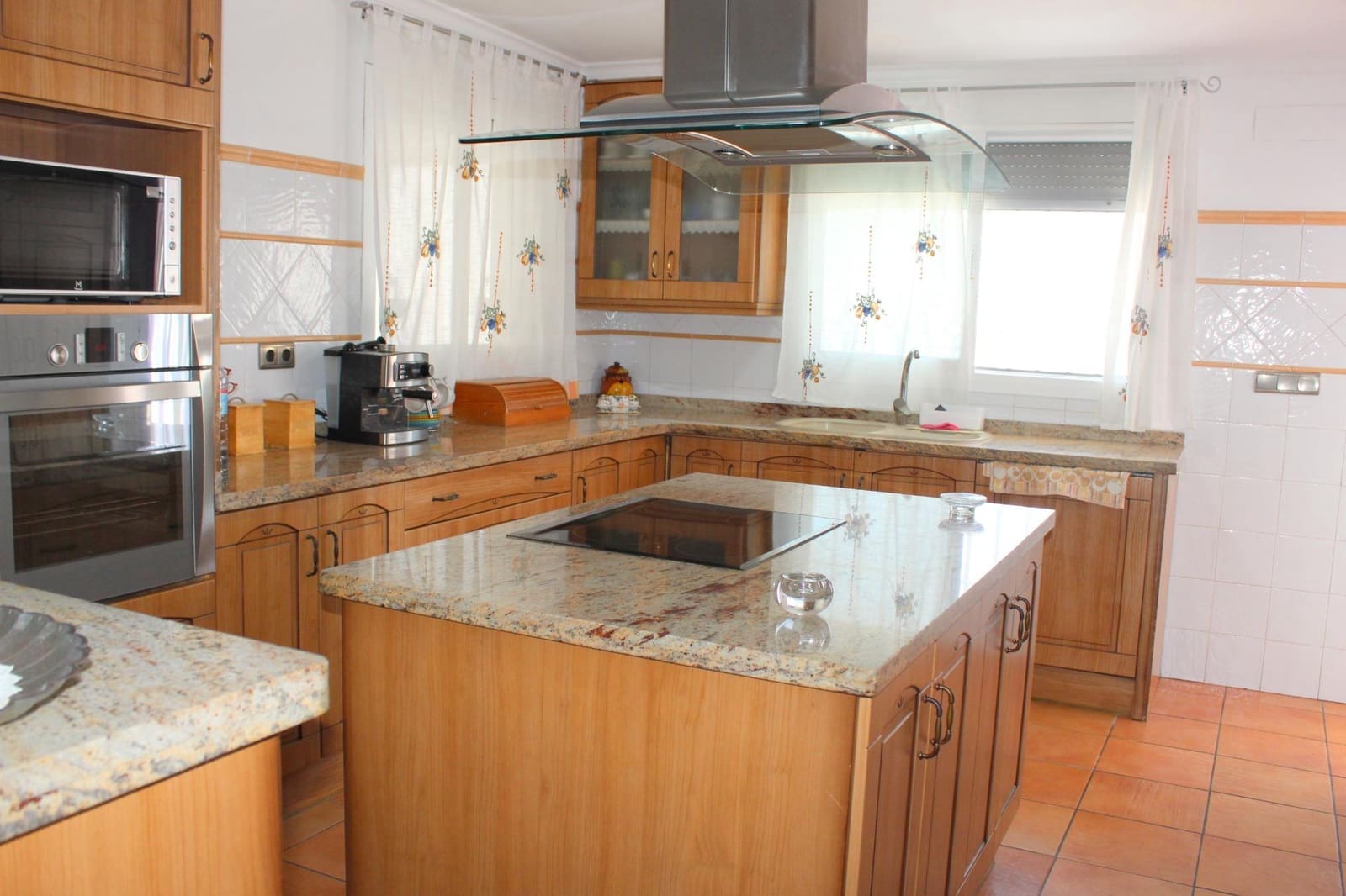 4 soveværelse Villa til salg i Oliva med swimmingpool garage - € 499.000 (Ref: 9181158)