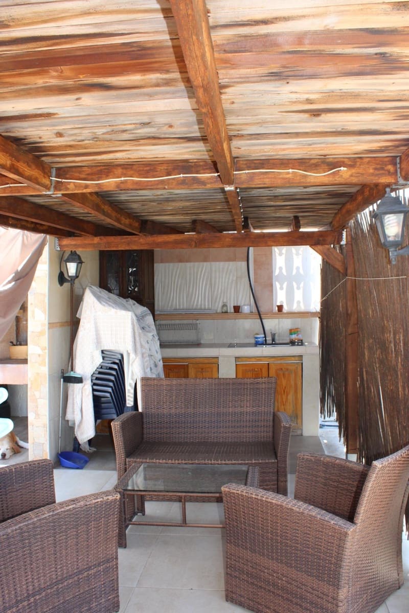 4 soveværelse Villa til salg i Oliva med swimmingpool garage - € 499.000 (Ref: 9181158)