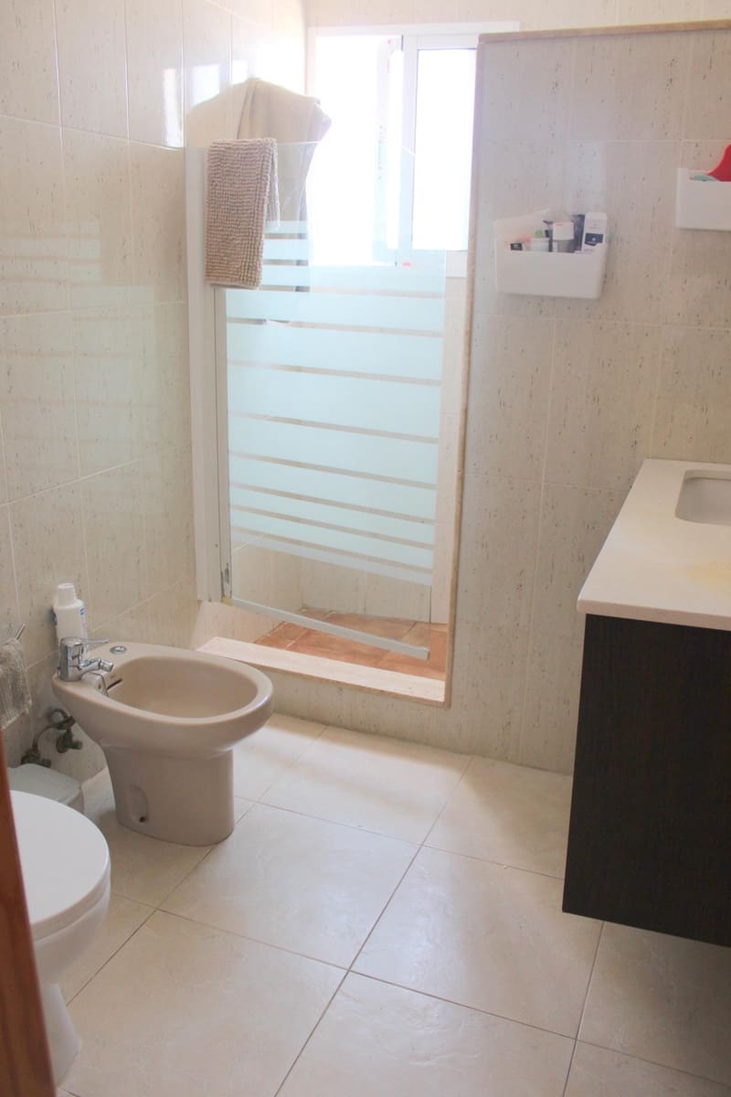 4 soveværelse Villa til salg i Oliva med swimmingpool garage - € 499.000 (Ref: 9181158)