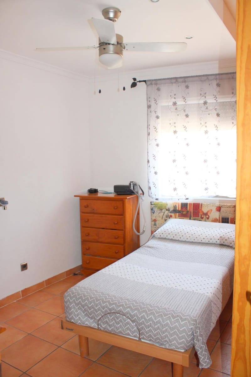 4 soveværelse Villa til salg i Oliva med swimmingpool garage - € 499.000 (Ref: 9181158)