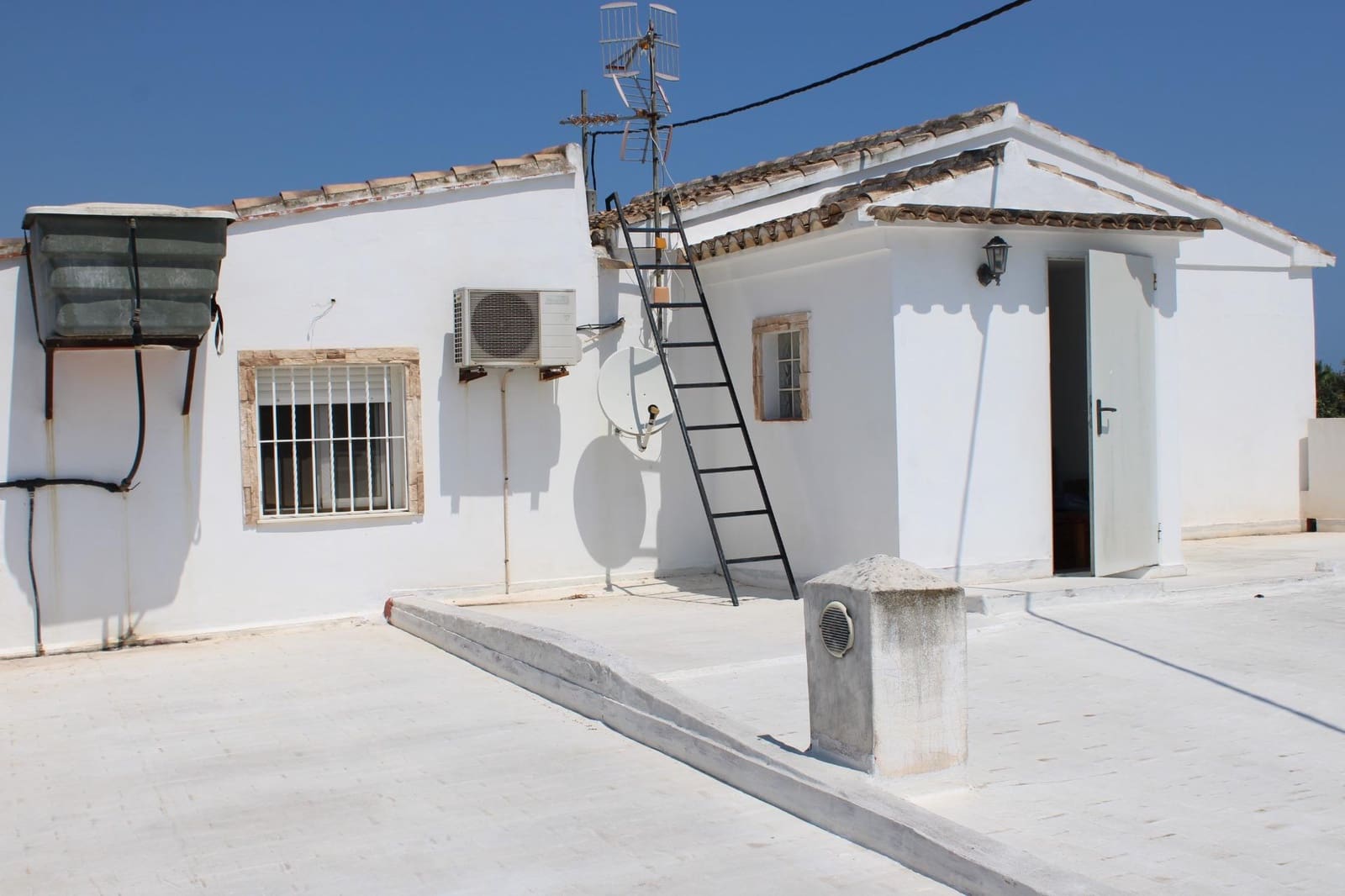 4 soveværelse Villa til salg i Oliva med swimmingpool garage - € 499.000 (Ref: 9181158)