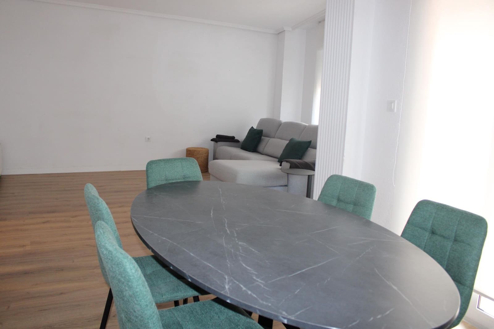 4 soveværelse Lejlighed til leje i Oliva - € 800 (Ref: 9330814)