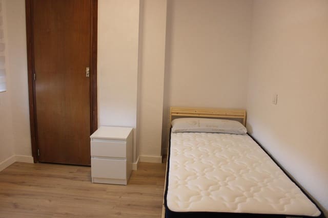4 camera da letto Appartamento da affittare in Oliva - 800 € (Rif: 9330814)