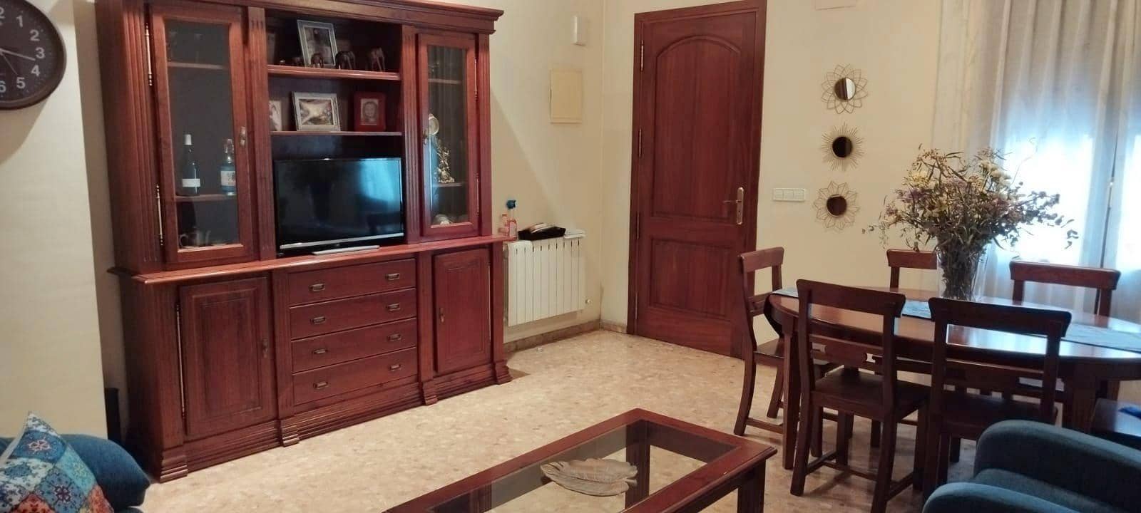 3 slaapkamer Appartement te huur in Oliva - € 750 (Ref: 9335167)