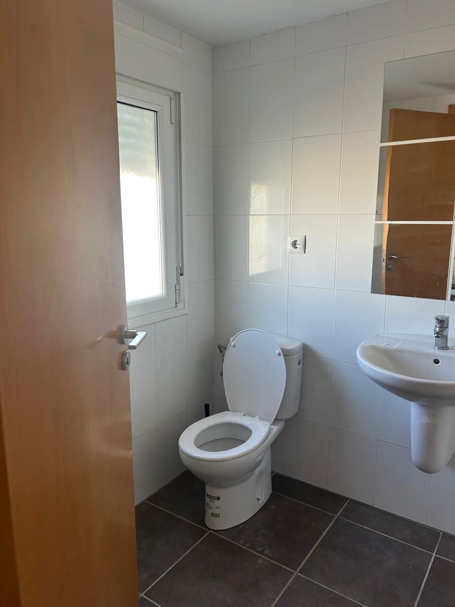 3 makuuhuone Omakotitalo vuokrattavana paikassa Oliva mukana uima-altaan 
autotalli - 1 000 € (Ref: 9356004)