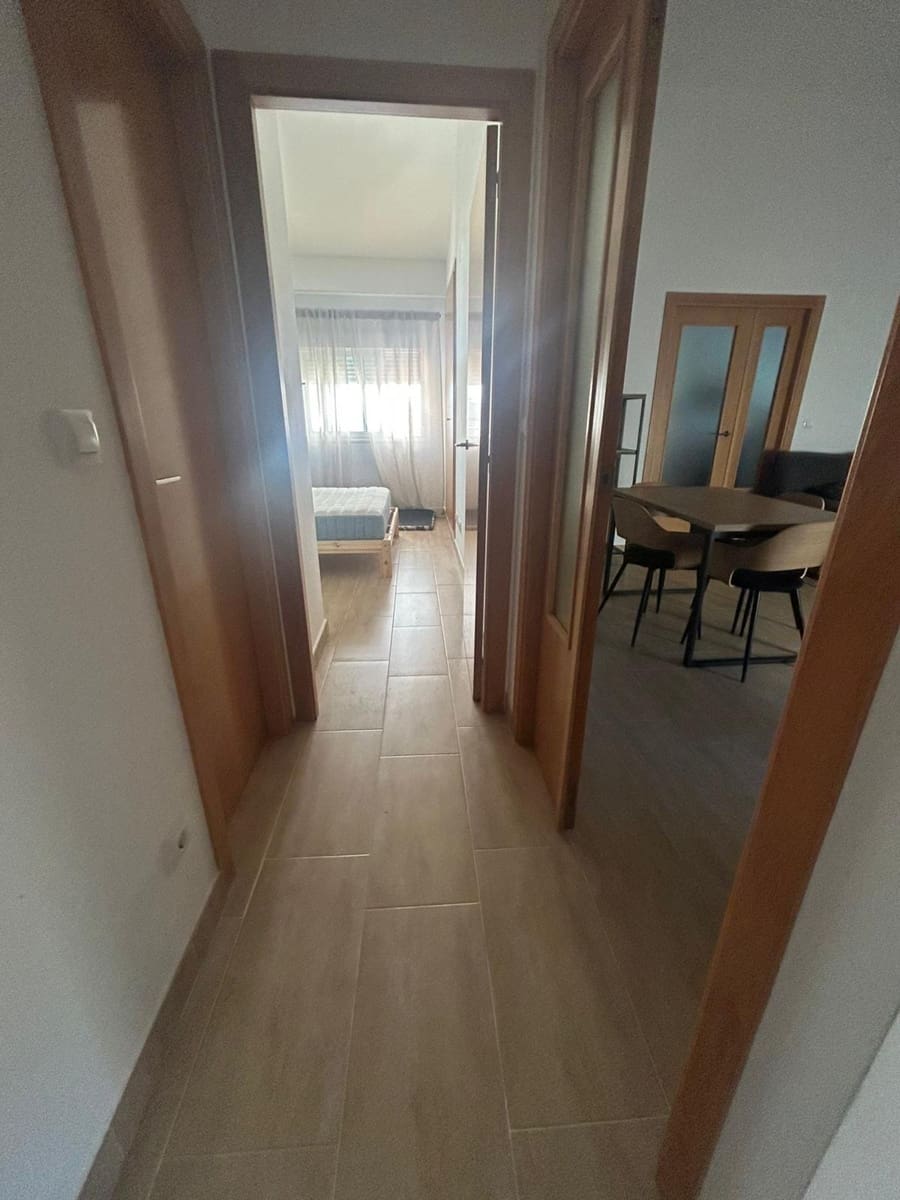 3 makuuhuone Omakotitalo vuokrattavana paikassa Oliva mukana uima-altaan 
autotalli - 1 000 € (Ref: 9356004)