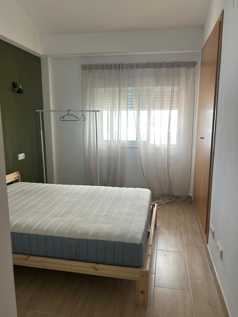 3 makuuhuone Omakotitalo vuokrattavana paikassa Oliva mukana uima-altaan 
autotalli - 1 000 € (Ref: 9356004)