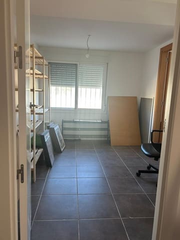 3 makuuhuone Omakotitalo vuokrattavana paikassa Oliva mukana uima-altaan 
autotalli - 1 000 € (Ref: 9356004)