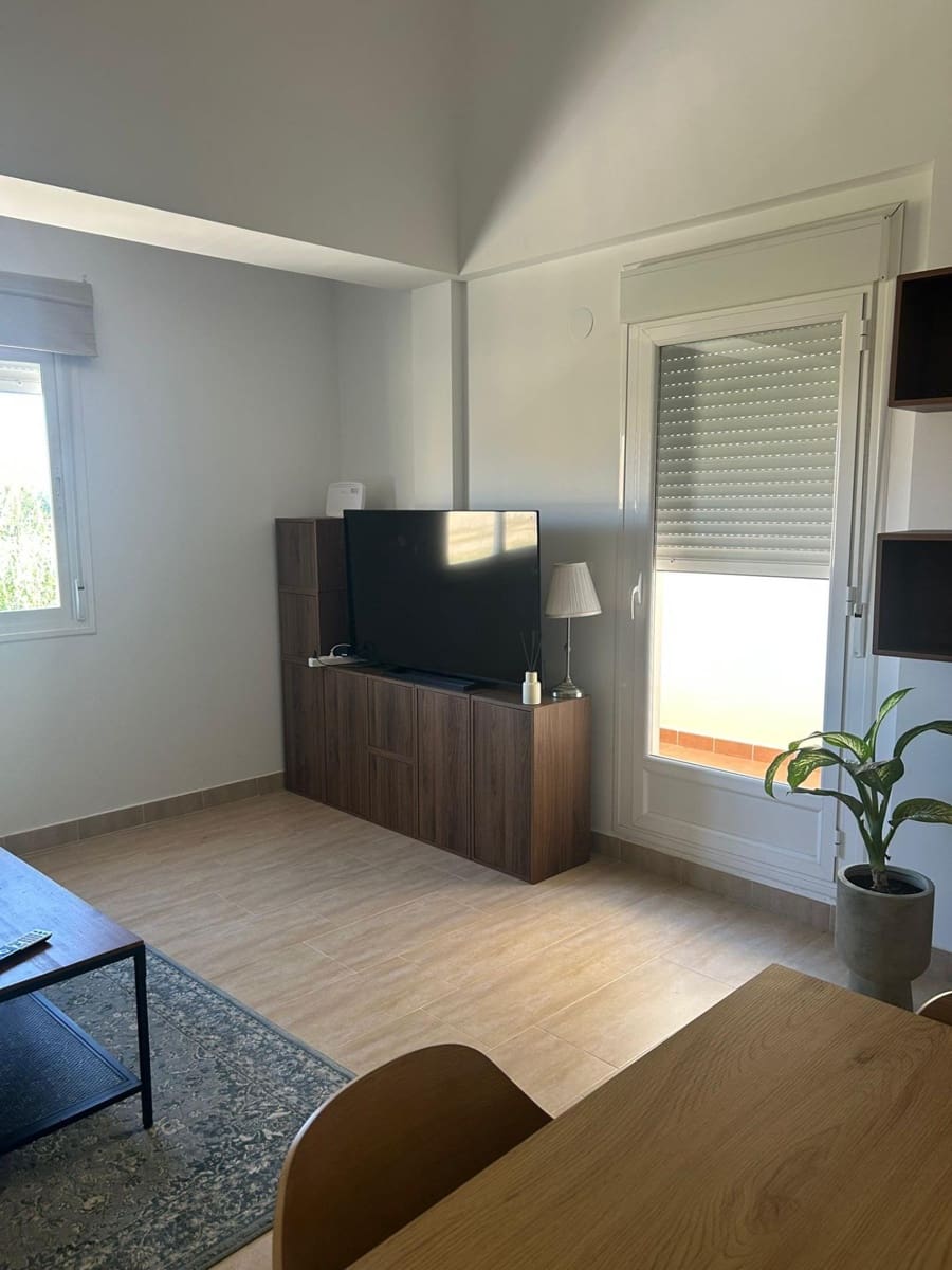 3 makuuhuone Omakotitalo vuokrattavana paikassa Oliva mukana uima-altaan 
autotalli - 1 000 € (Ref: 9356004)